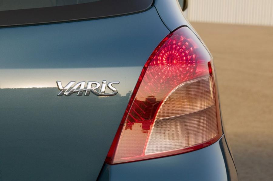  Toyota Yaris 2005 года  (фото 155 из 165)